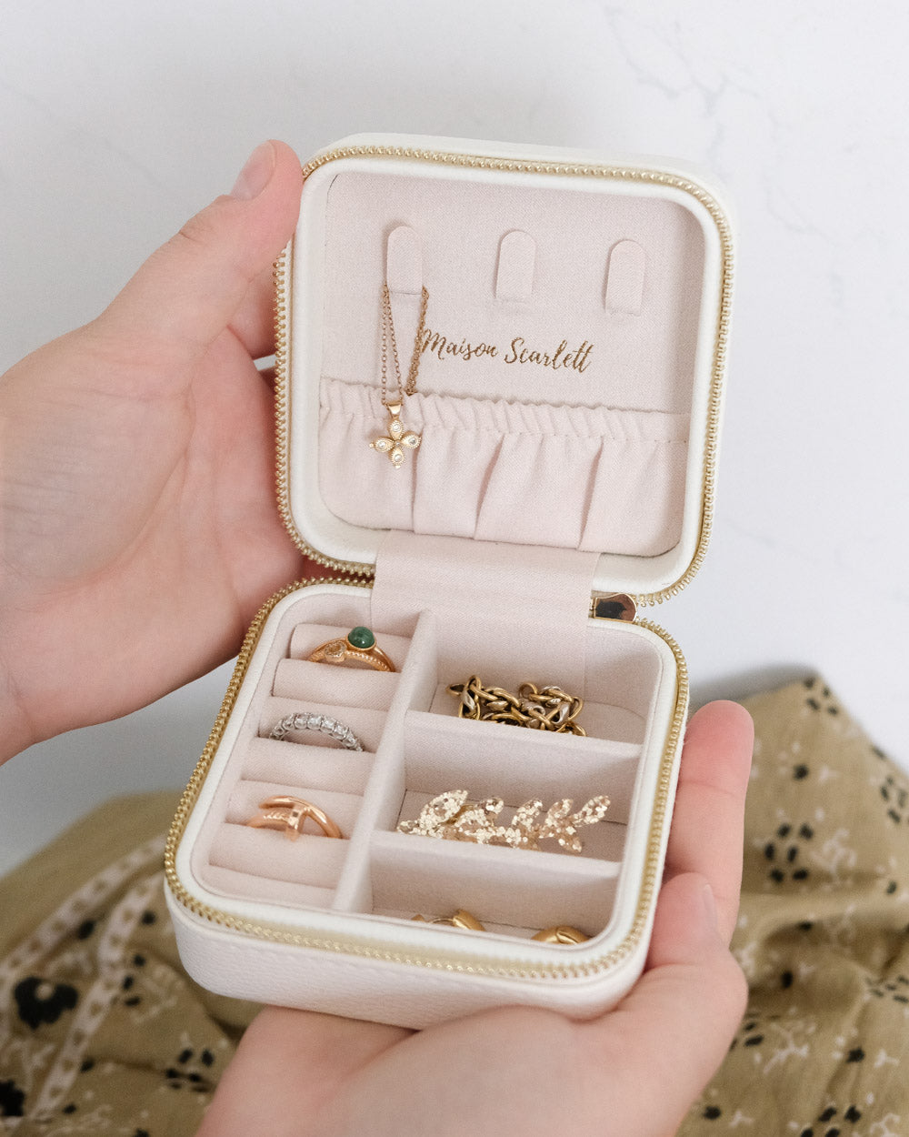 Boîte à Bijoux de Voyage Corinne Carrée en Cuir | Maison Scarlett