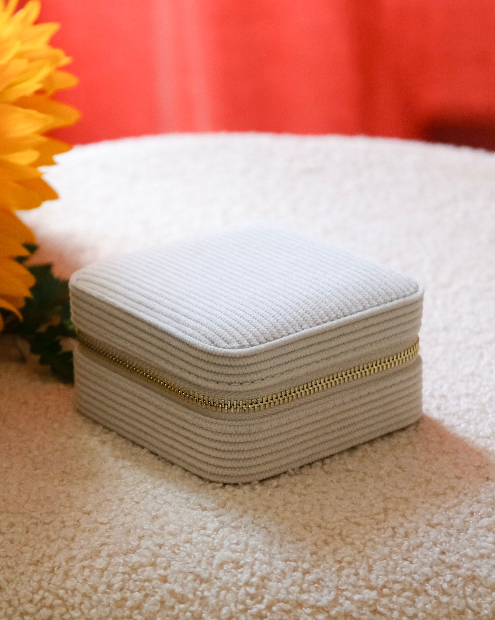 Boîte à bijoux de voyage Corinne en velours côtelé