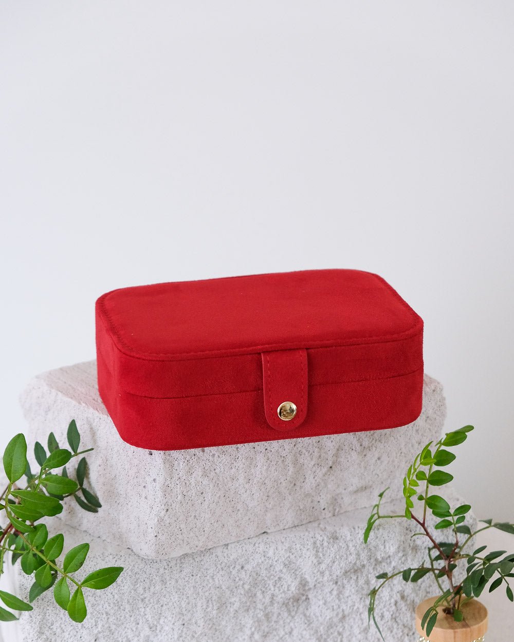 Brigitte velvet travel jewelry box