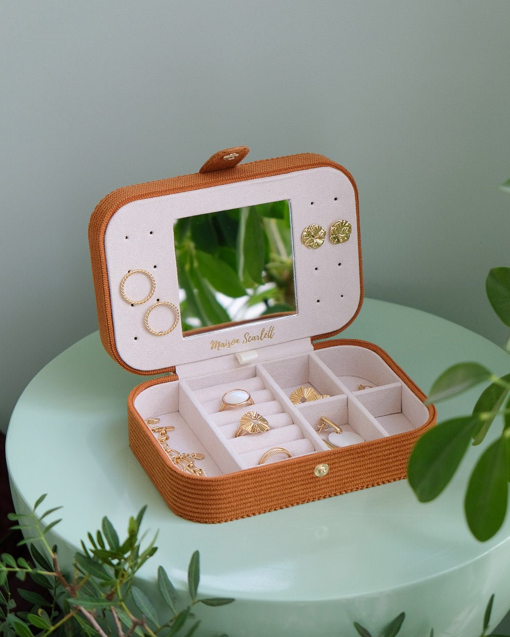Boîte à Bijoux de Voyage en Velours Côtelé Brigitte – Maison Scarlett