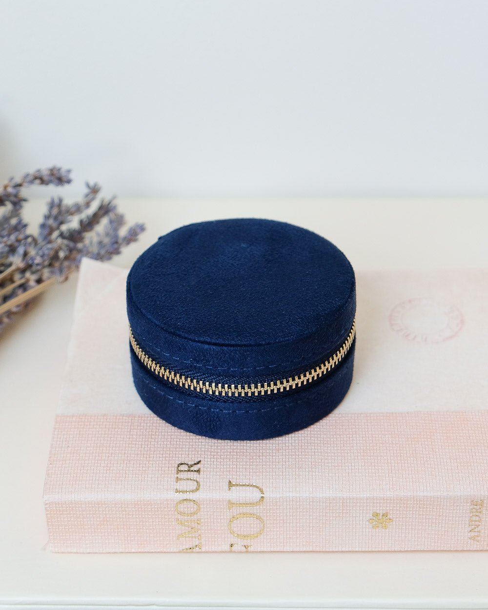 Yvonne velvet travel jewelry box