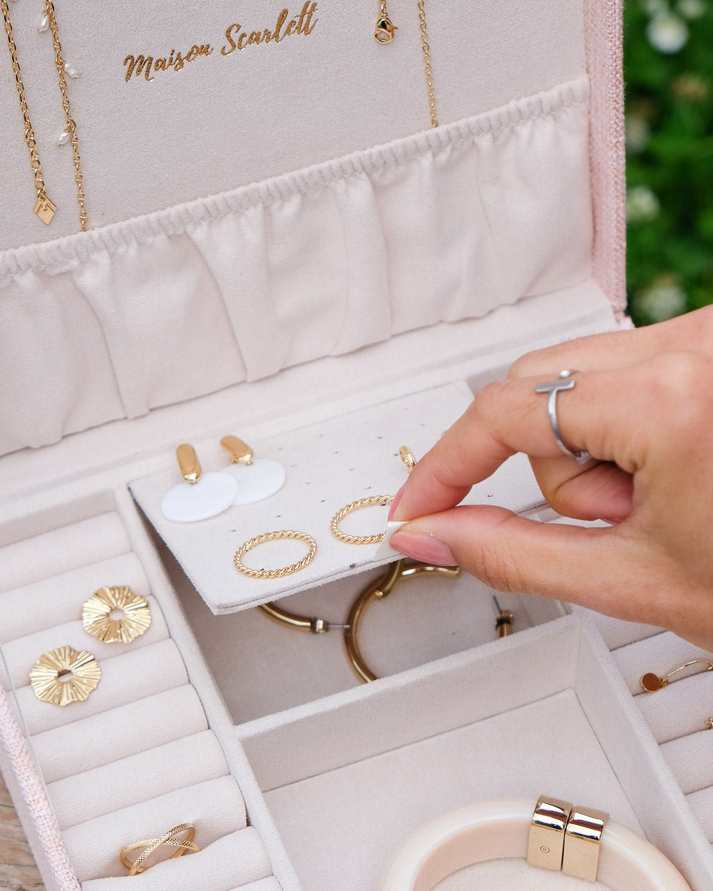 Anne linen effect jewelry box