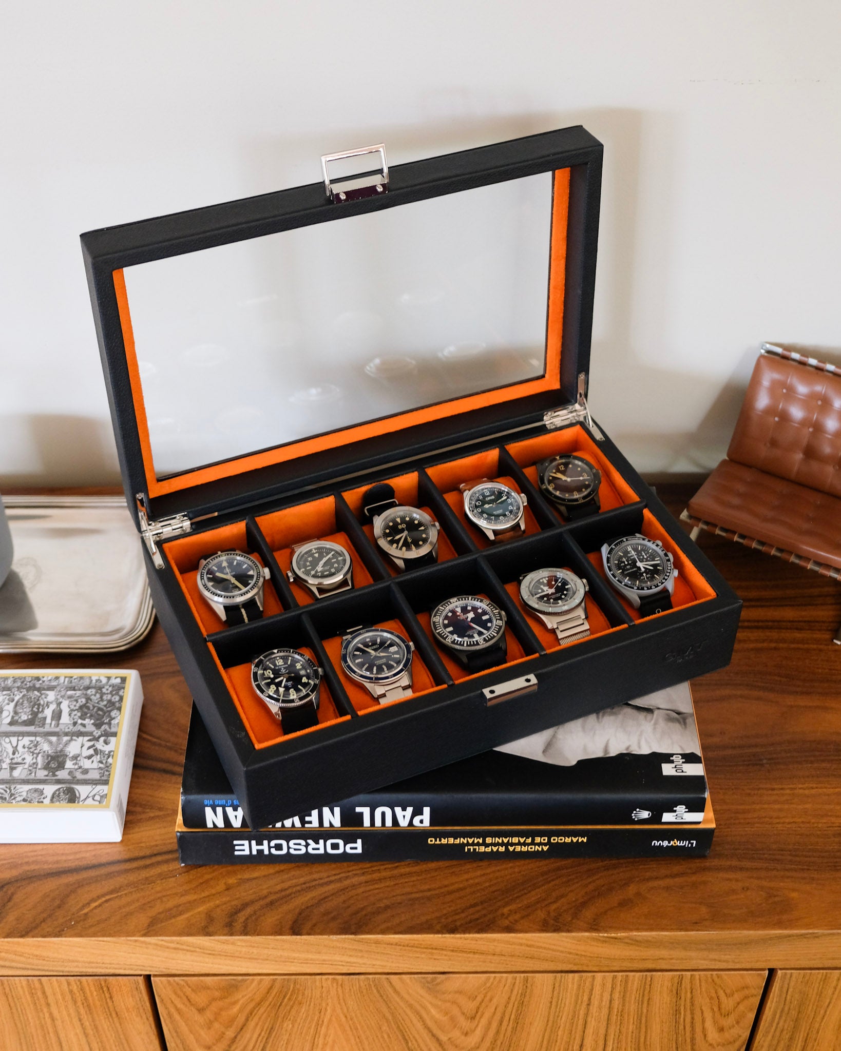 boite à bijou noire avec intérieur orange et 10 emplacements pour montres