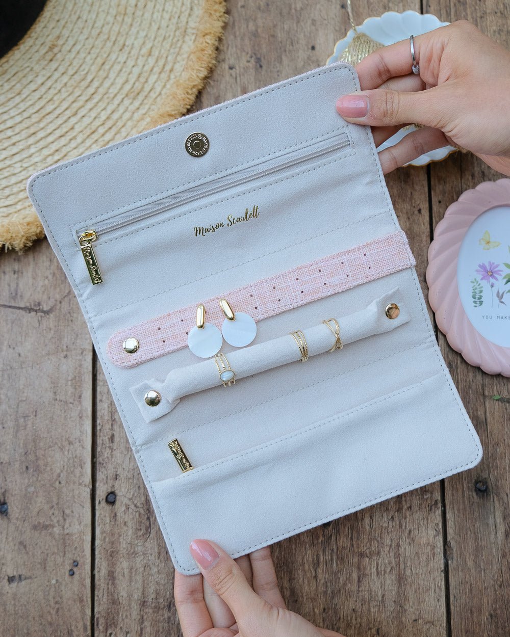 Catherine linen-effect jewelry pouch