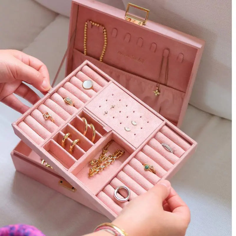Louise velvet jewelry box-feature-2