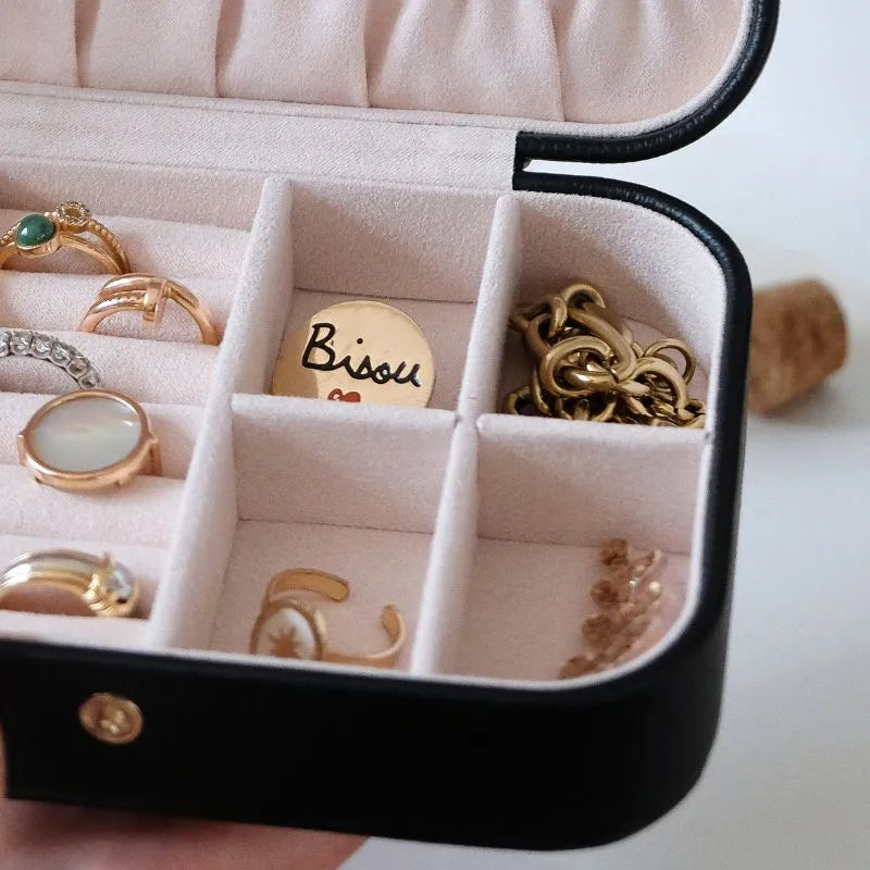 Brigitte Velvet Travel Jewelry Box-feature-4