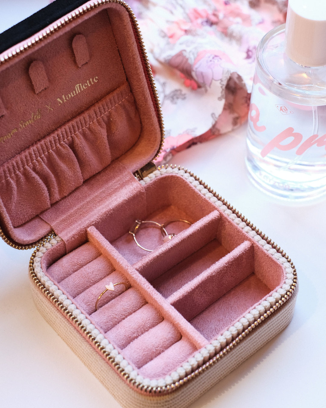 Boîte à bijoux de voyage Corinne Mouflette x Maison Scarlett