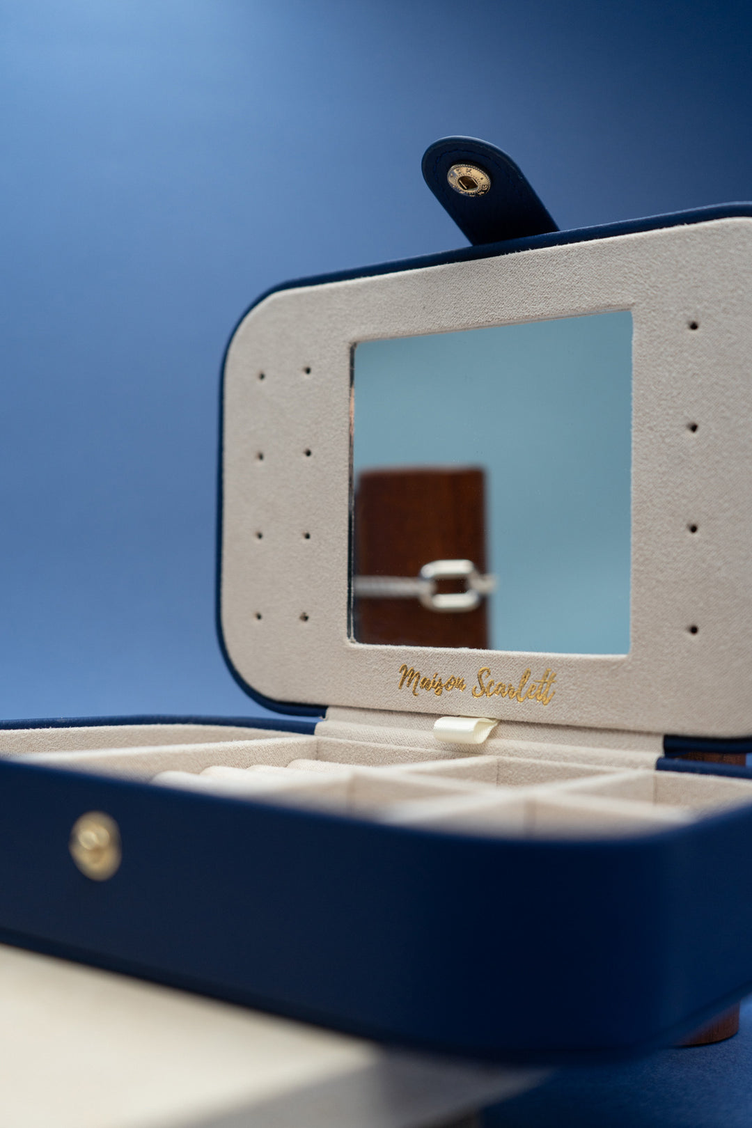 boite à bijou rectangulaire bleu marine en cuir pu avec un miroir