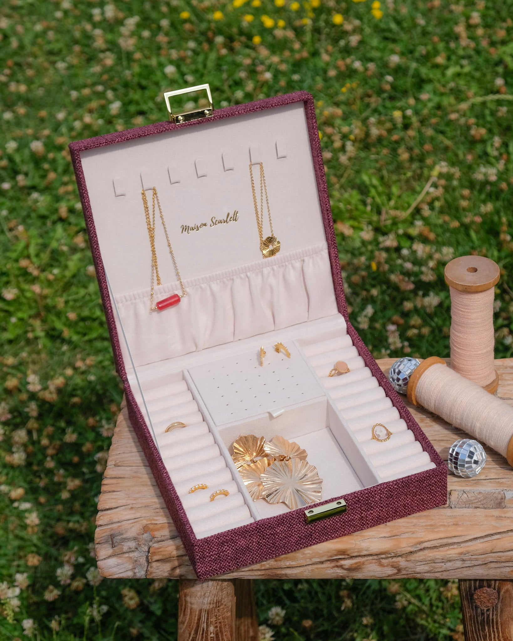 Anne linen effect jewelry box