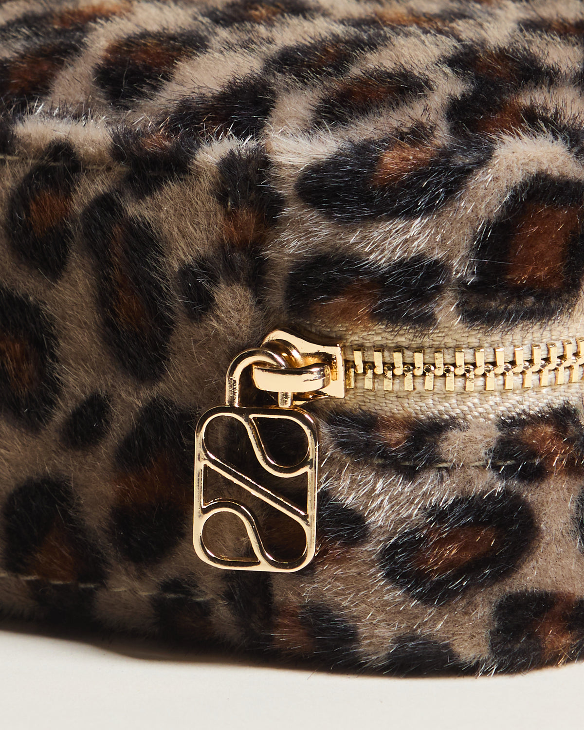 Boîte à bijoux de voyage Corinne en velours léopard