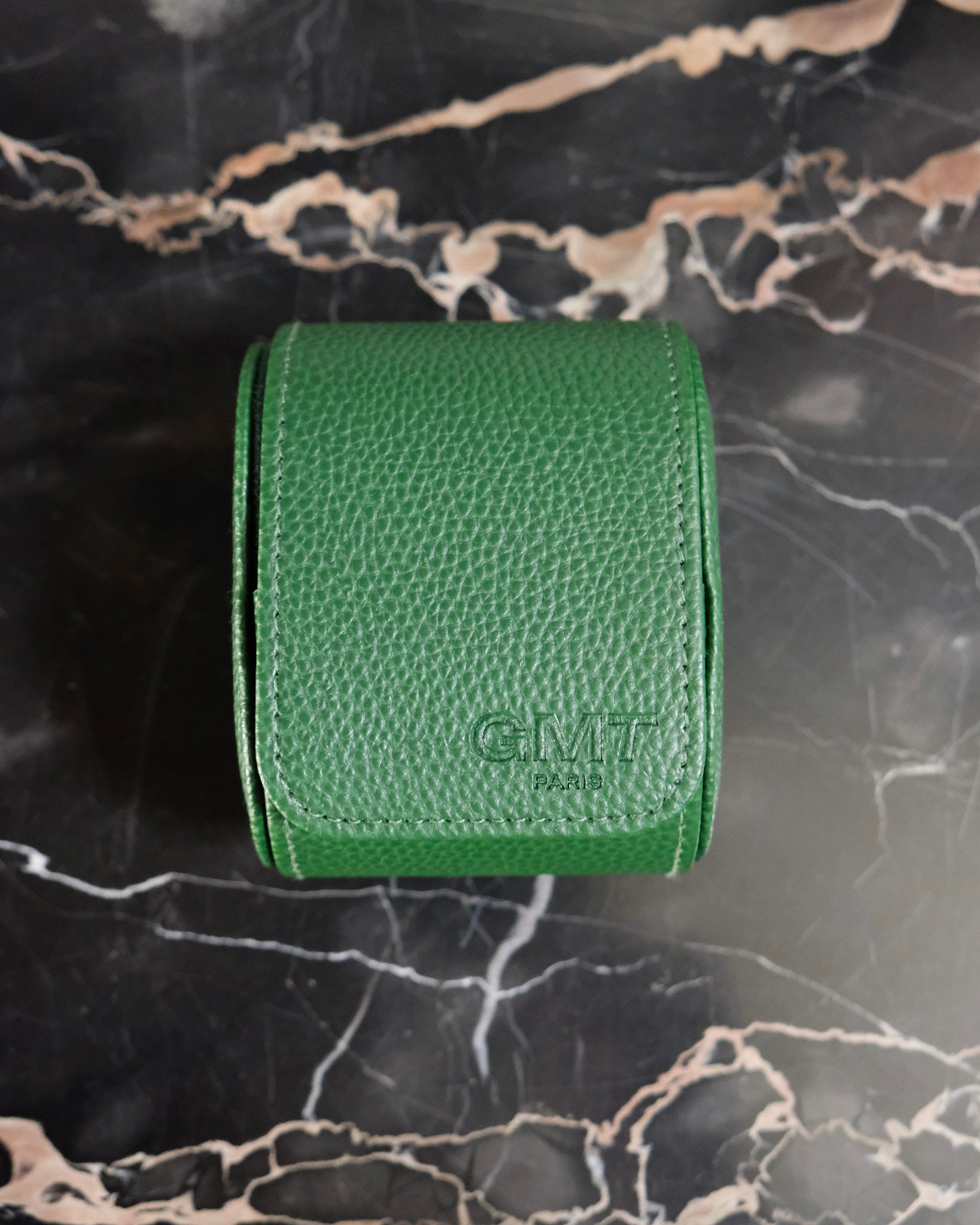 boite à montre verte vue de dessus et fermée