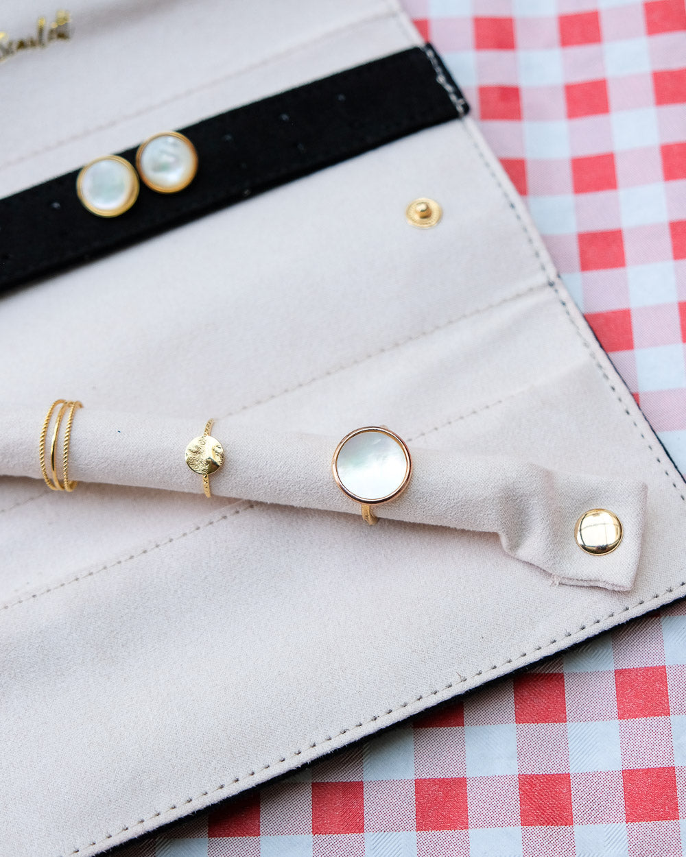 Catherine jewelry pouch-feature-2